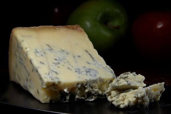 イギリス産【スティルトンチーズ】は、世界三大ブルーチーズの一つです！ | ソムリエールYURIのちょこっとMEMO